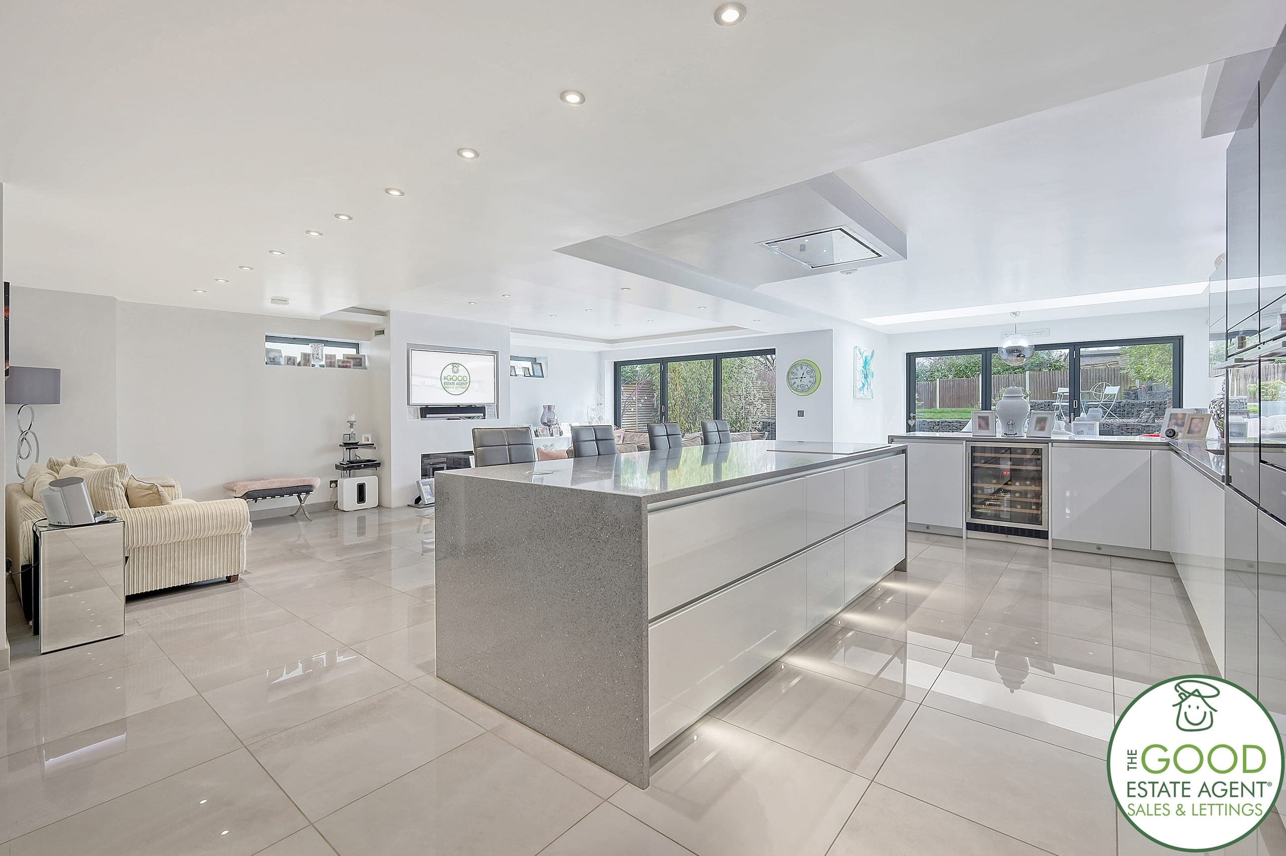 Roundmead Avenue, Loughton IG10 1PZ