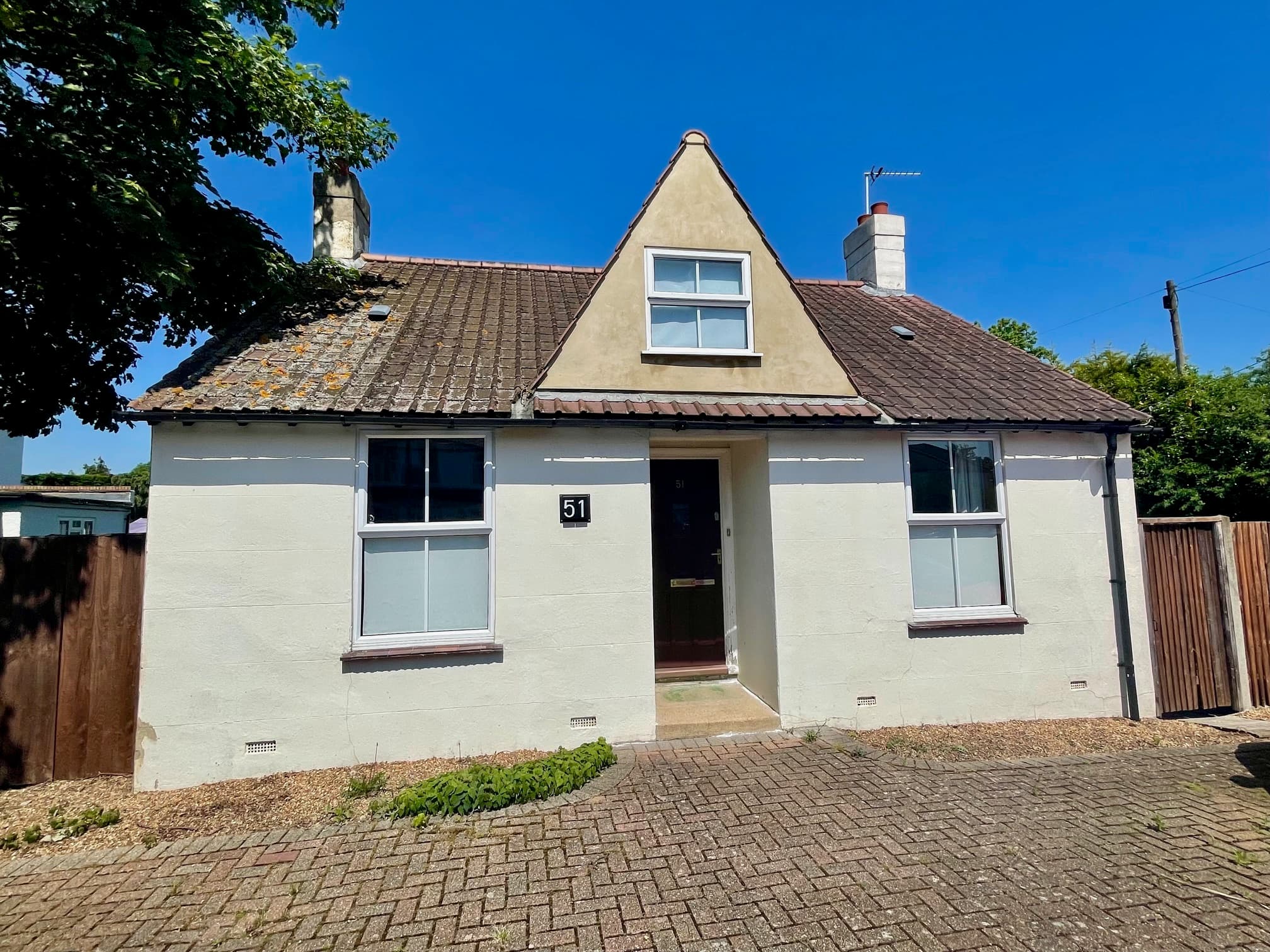 51 Manor Lane, Sunbury on Thames, Middlesex, TW16 5EB