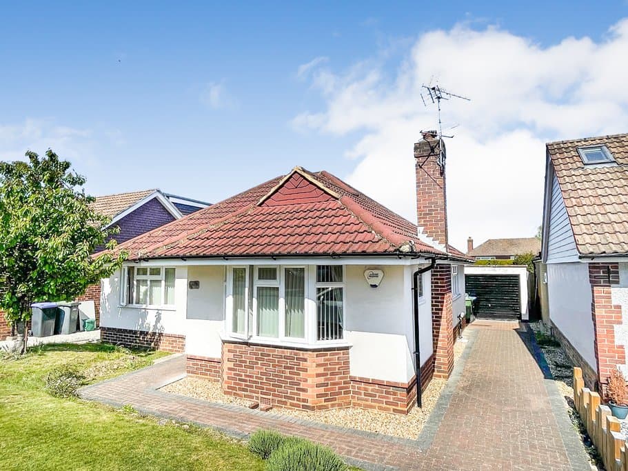 Sandalwood Avenue, Chertsey, KT16 9PB