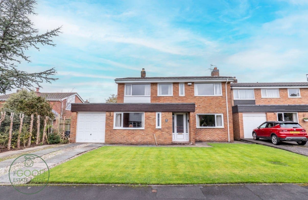 Holmeswood Crescent, Preston, PR3 5BB