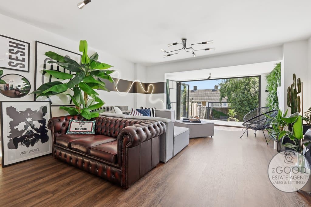 Englands Lane, Loughton, IG10 2QL