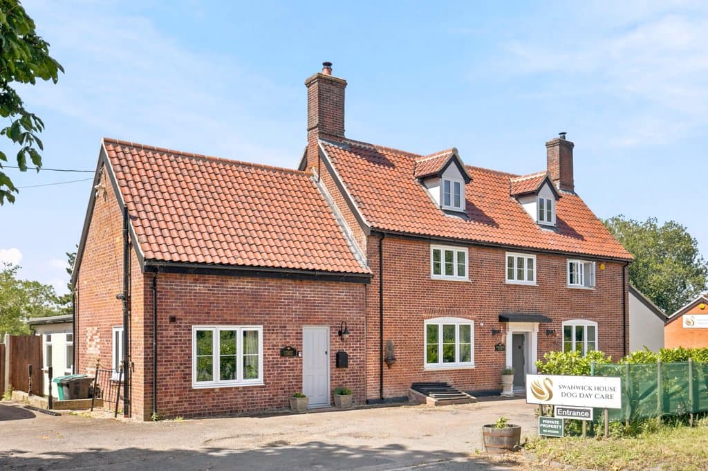 Swanwick House, Norwich Road Brome, Eye, IP238AP