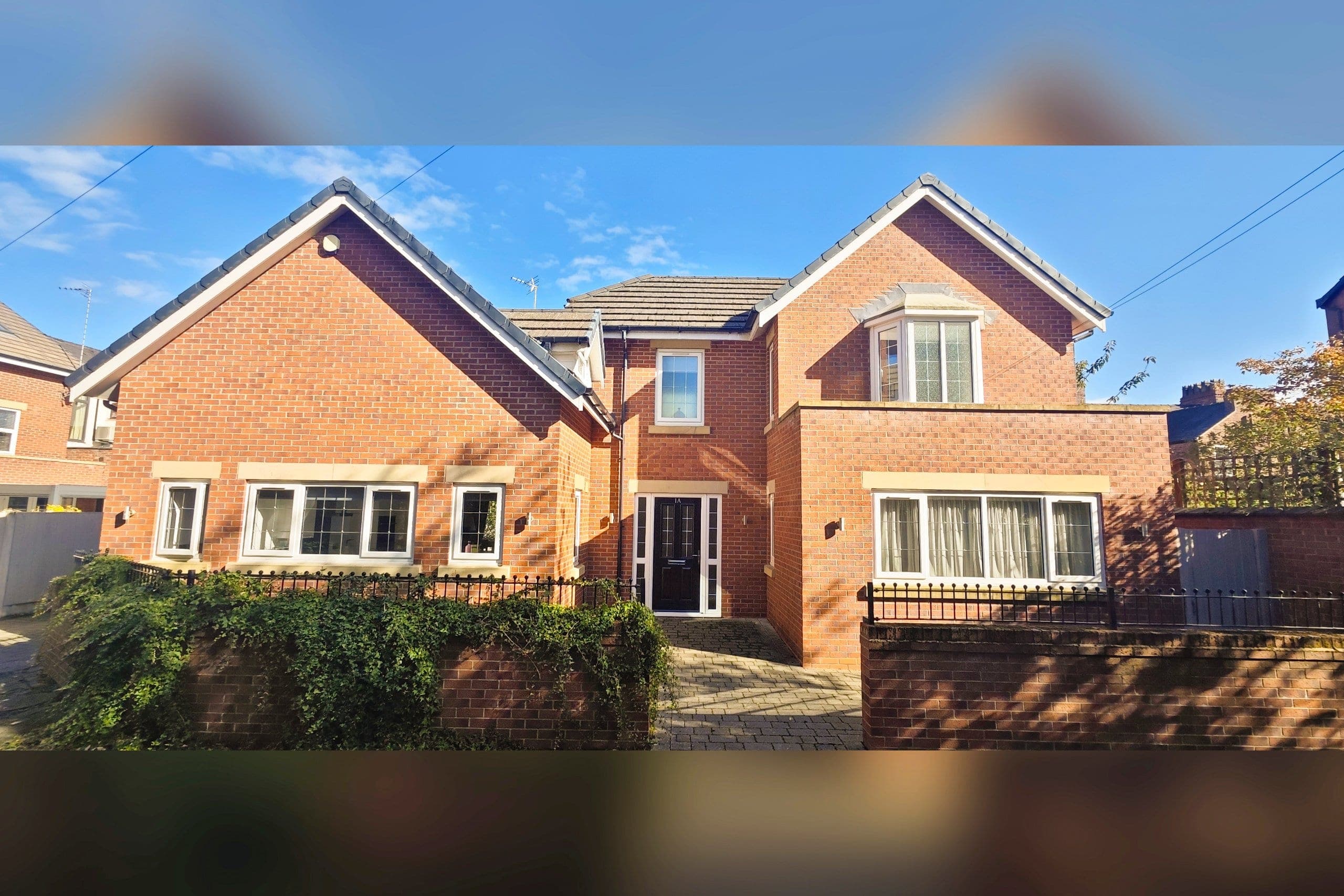 Brooklands Crescent, Sale, M33 3NB