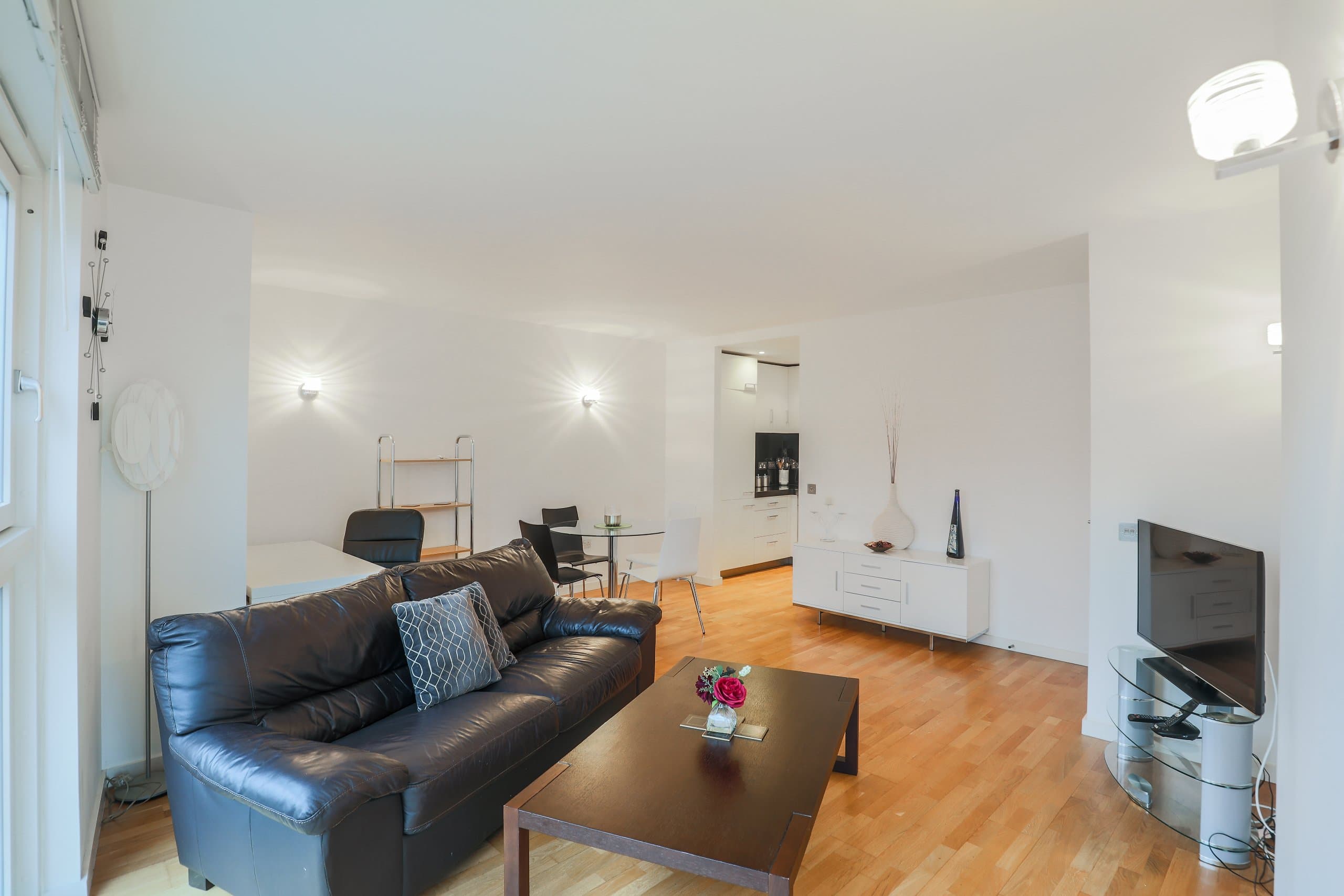 Flat 814, New Providence Wharf 1 Fairmont Avenue, London, E14 9PF