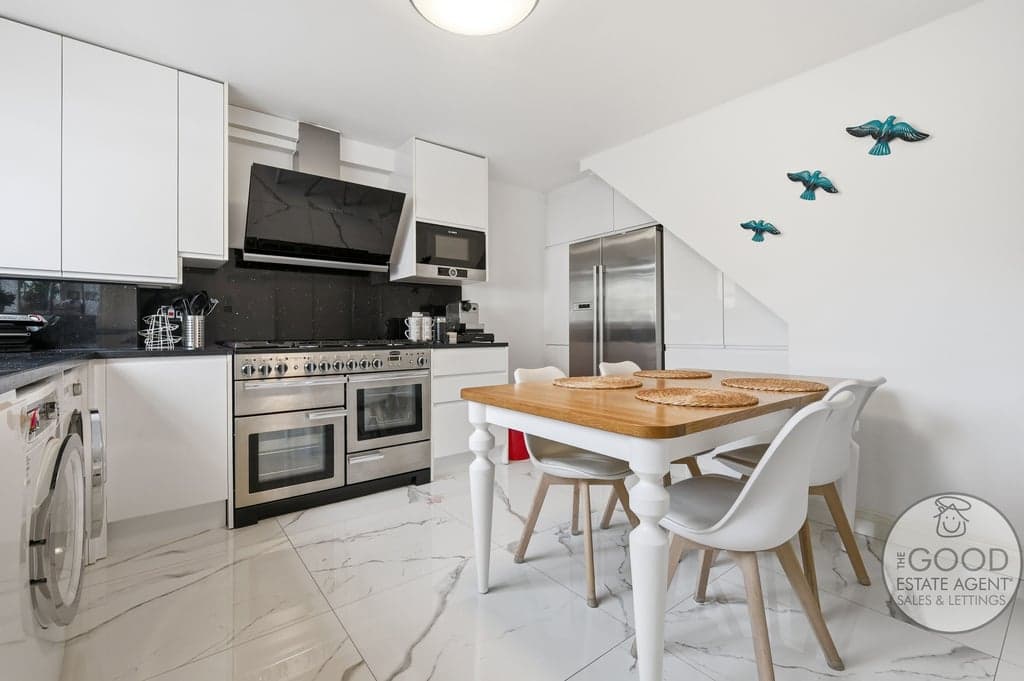 Monksgrove, Loughton, IG10 3LT